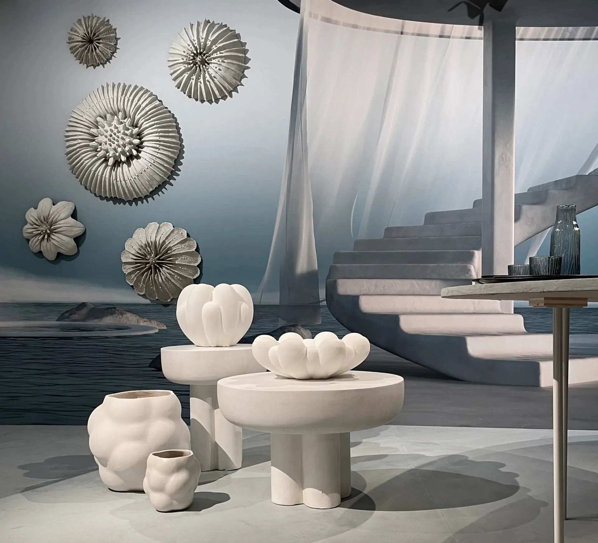 Crown sidebord low Ø 65 cm, Bone white 101 Copenhagen