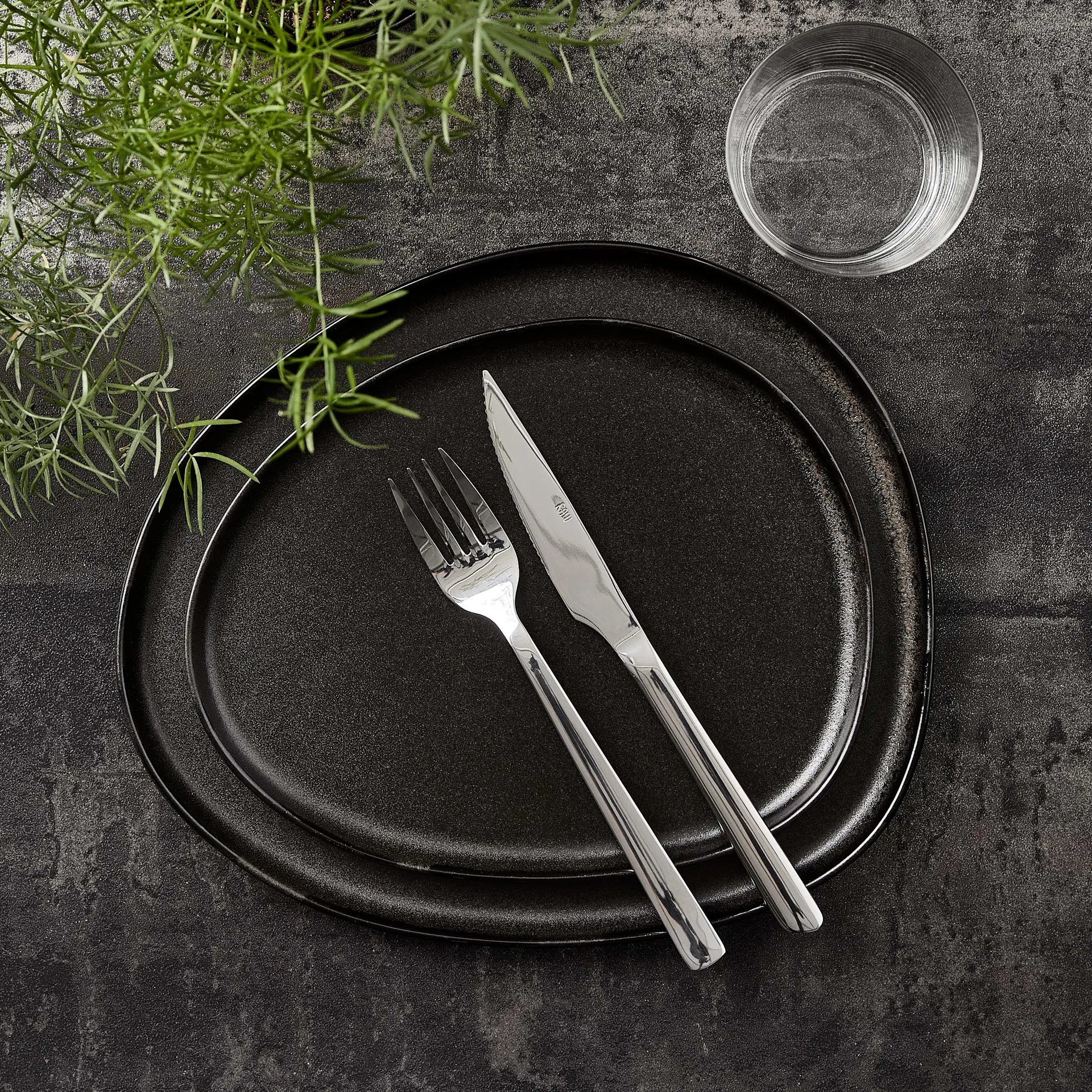 Raw Organic tallerken 29 x 25 cm, Titanium Black Aida