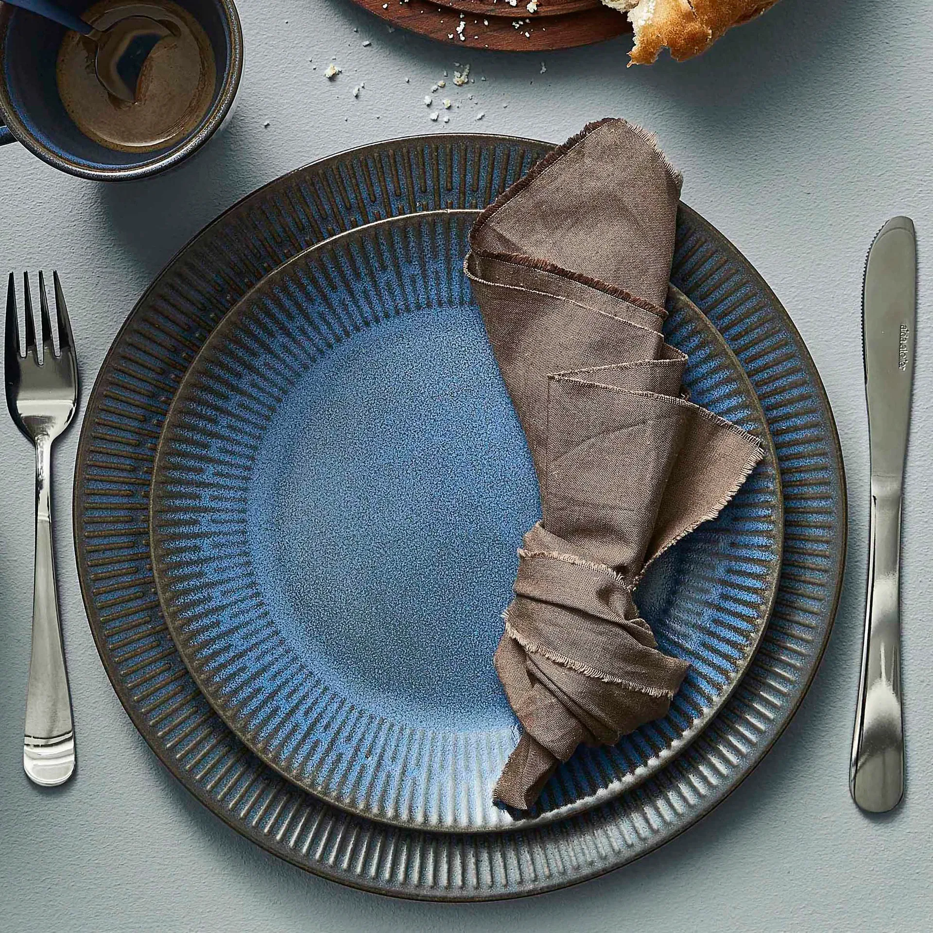 Relief tallerken 22 cm, Blå Aida