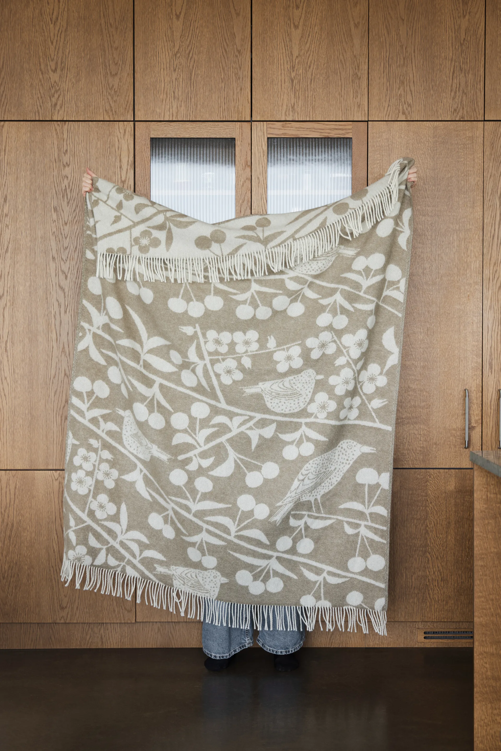 Körsbärsträdgården pledd 130x170 cm, Brun-offwhite Almedahls
