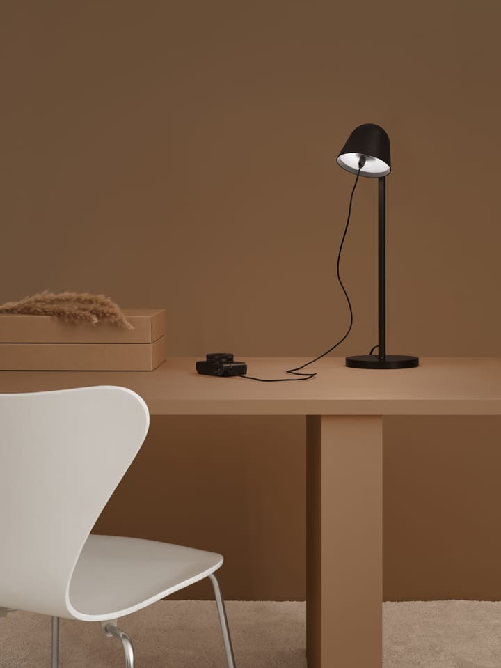 Charge bordlampe 57,3 cm, Svart Ateljé Lyktan