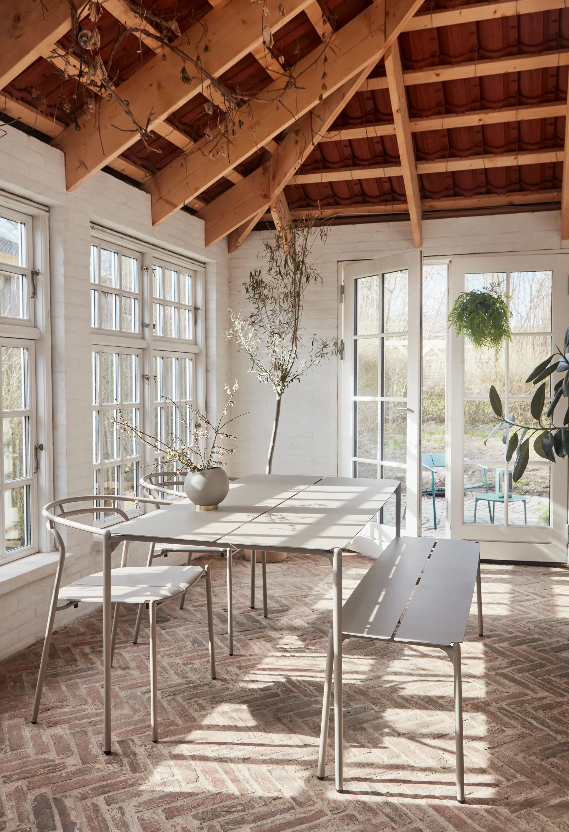 NOVO benk 145x45,5 cm, taupe AYTM