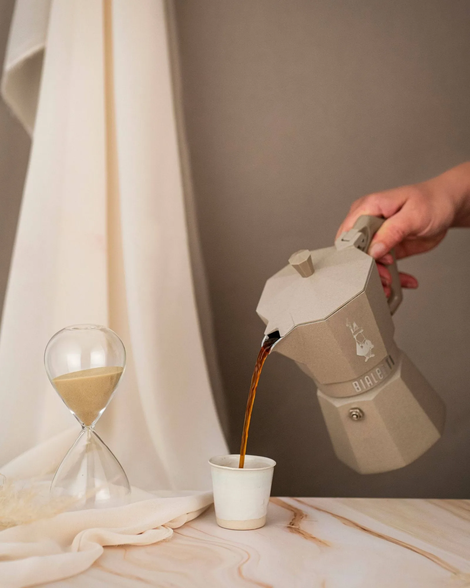 Bialetti eksklusiv mokkakanne induksjon, Beige, 6 kopper Bialetti