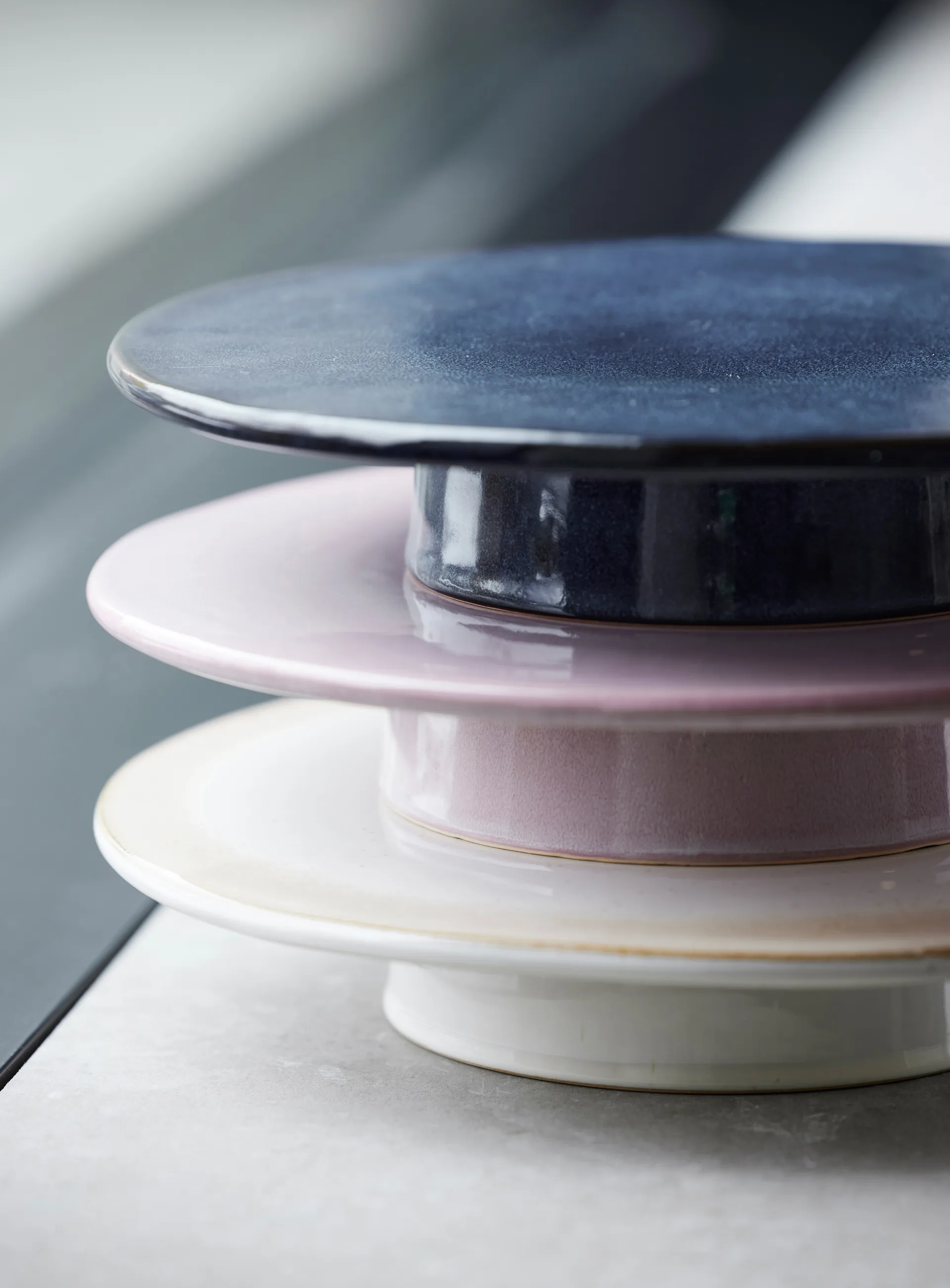 Bitz kakefat på fot Ø 30 cm, Lyse rosa Bitz