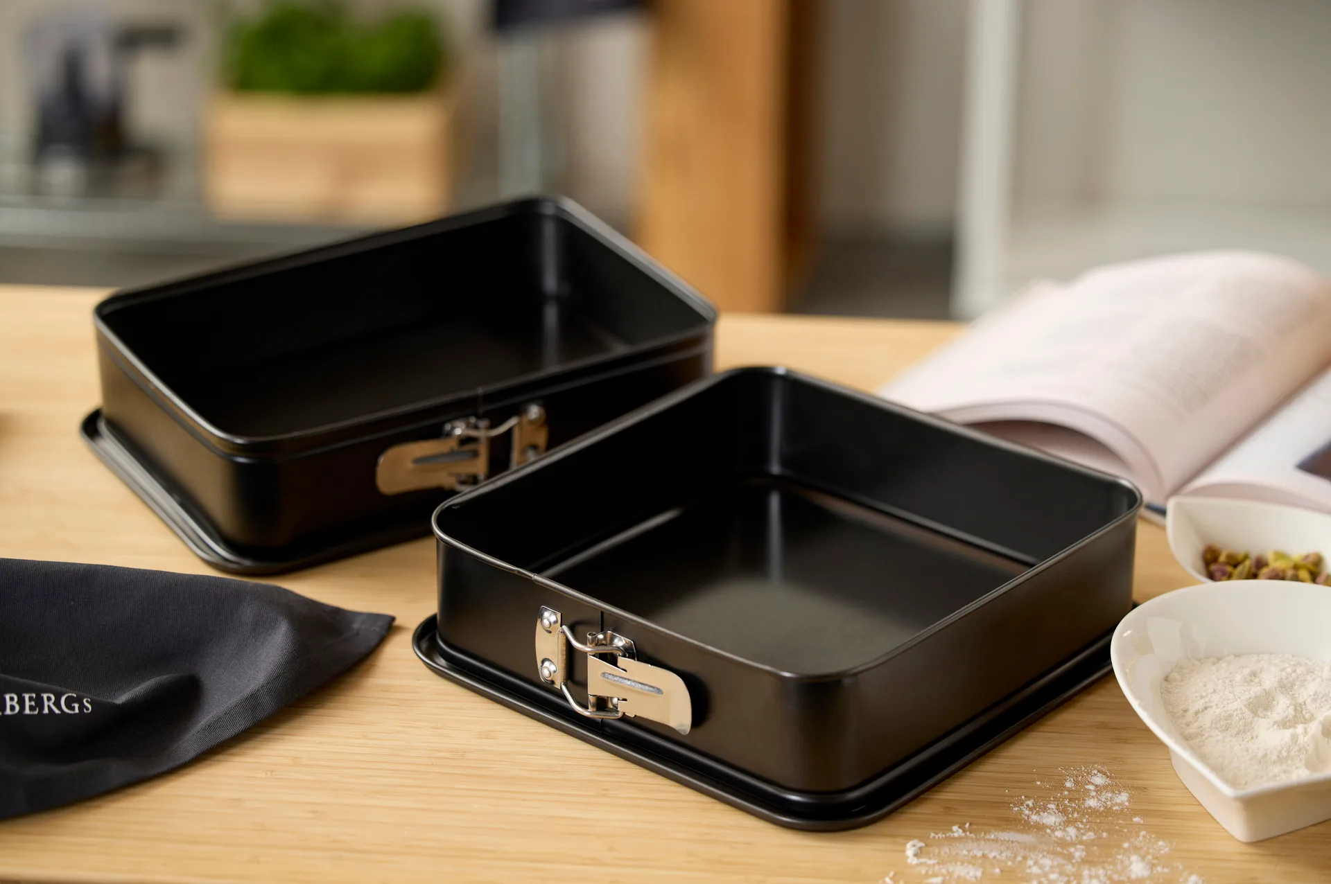 Blomsterbergs rektangulære springform 28x20x6 cm, Rustfritt stål Blomsterbergs