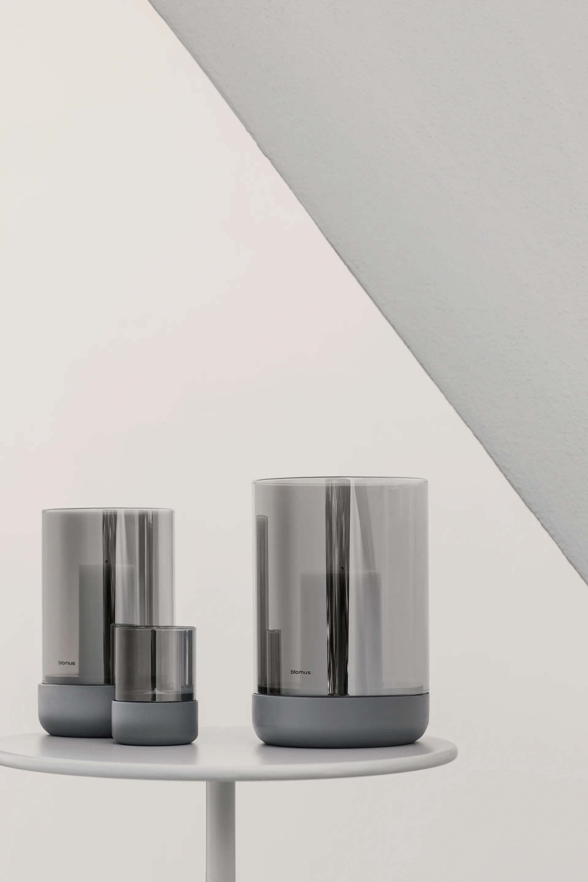 Calma stormlykt Ø15 cm, Gray-smoke blomus