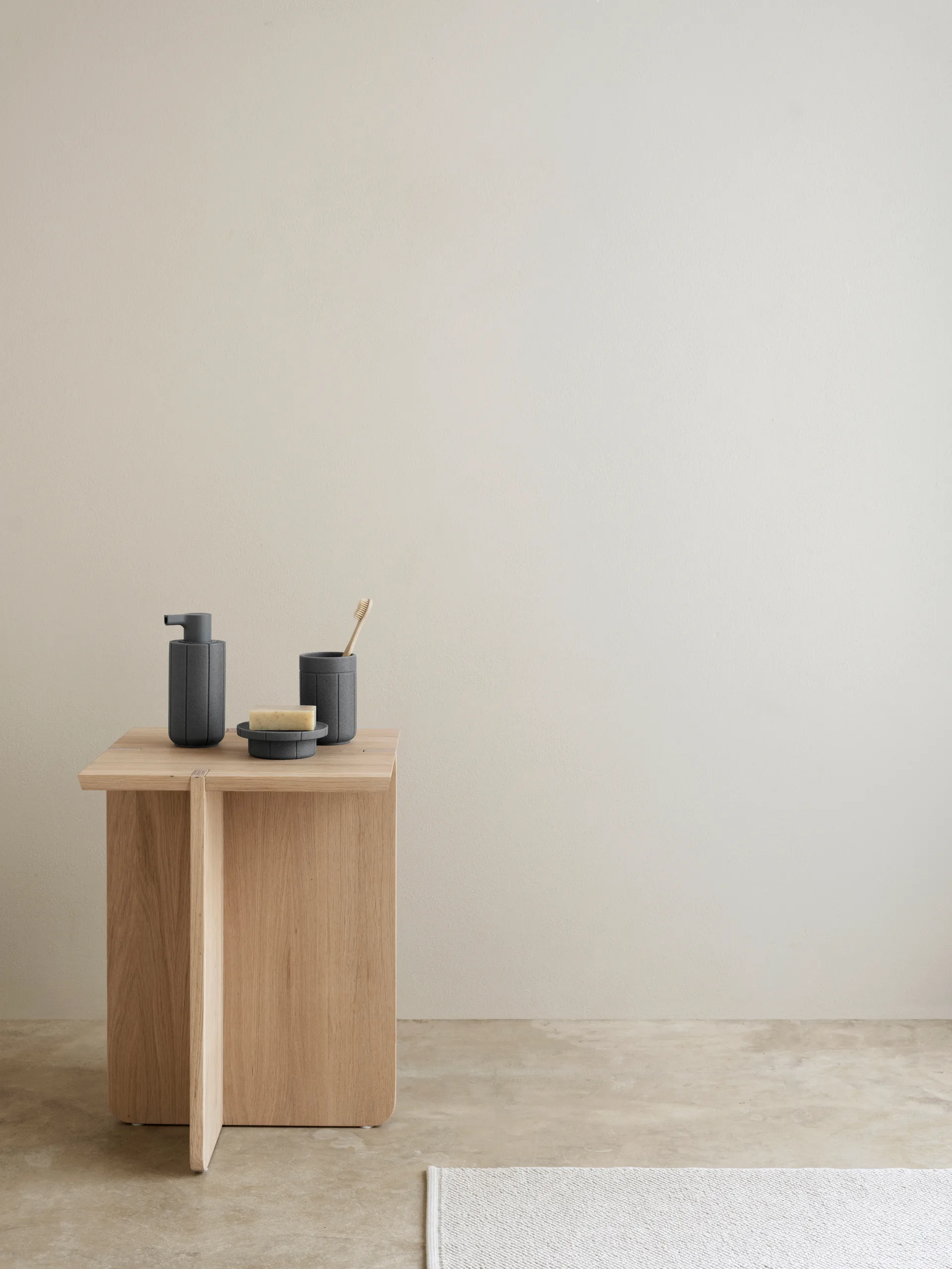 Kua såpedispenser, Cedar Wood, 30 cl blomus