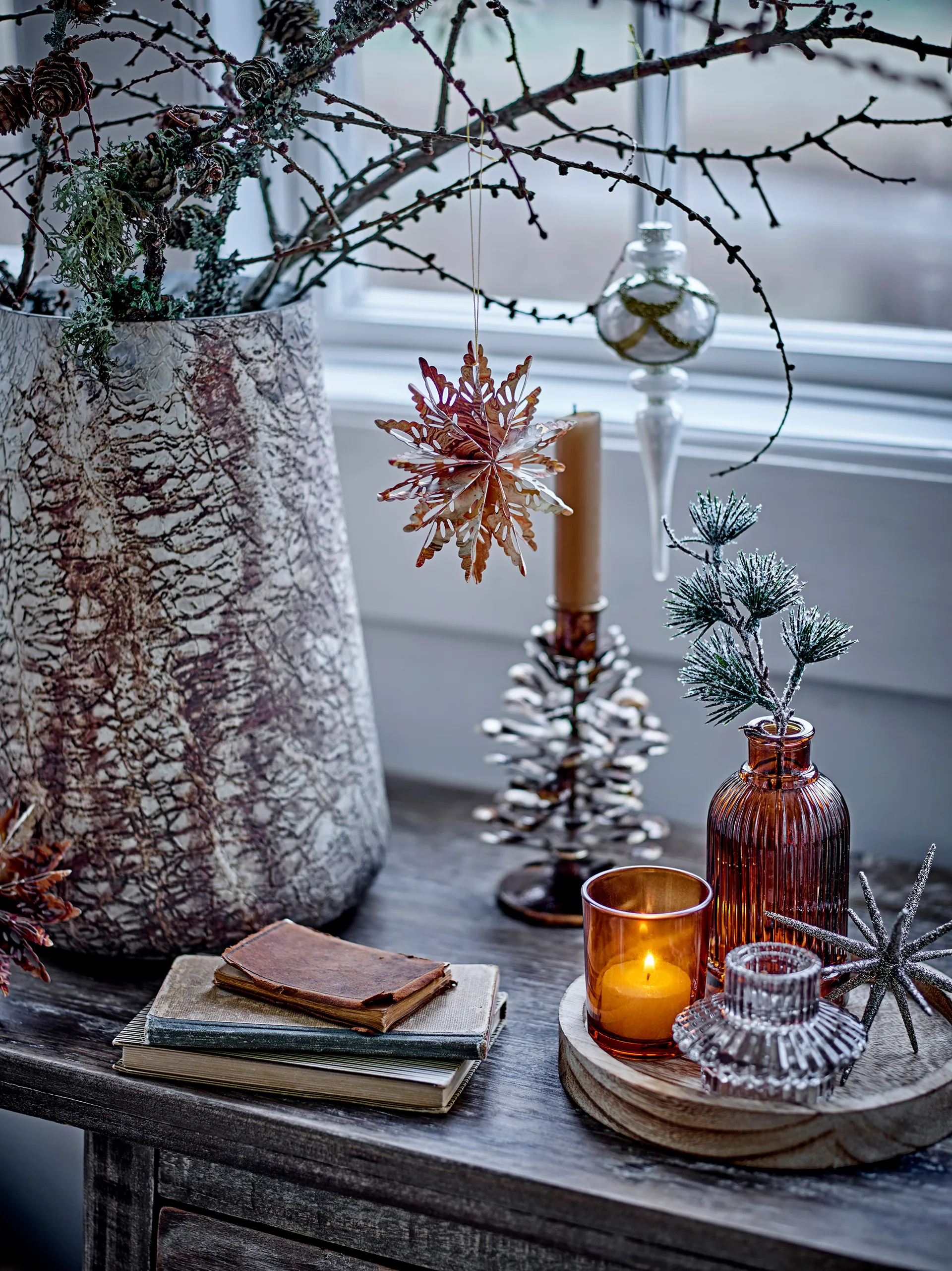 Sanga rund serveringsbrett med dekorasjonsobjekter, 6 deler, Gull Bloomingville