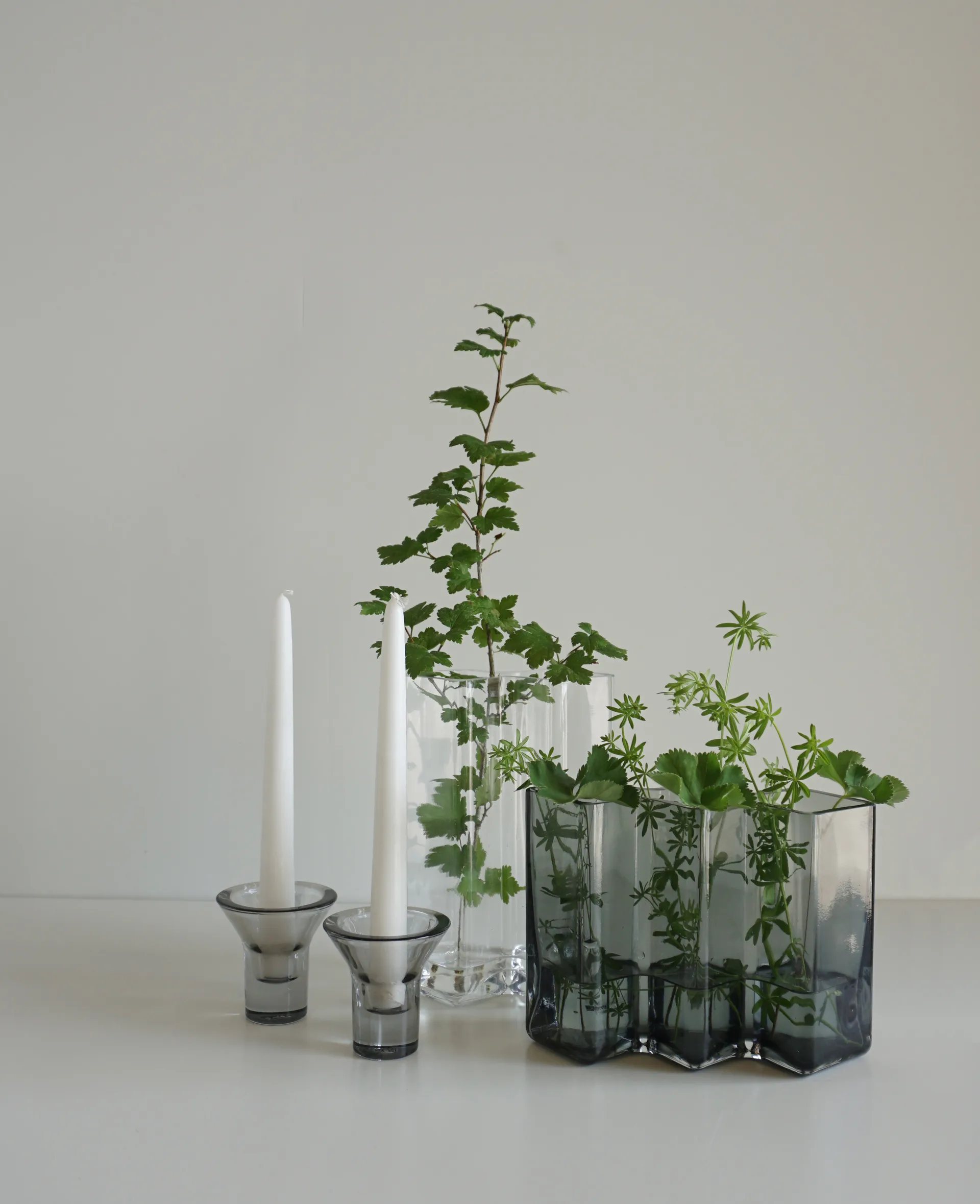 Row vase 3 kamre lav, Grå Born In Sweden