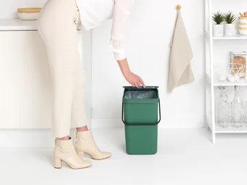 Avfallsbøtte Sort & Go 25L - Fir Green - Brabantia
