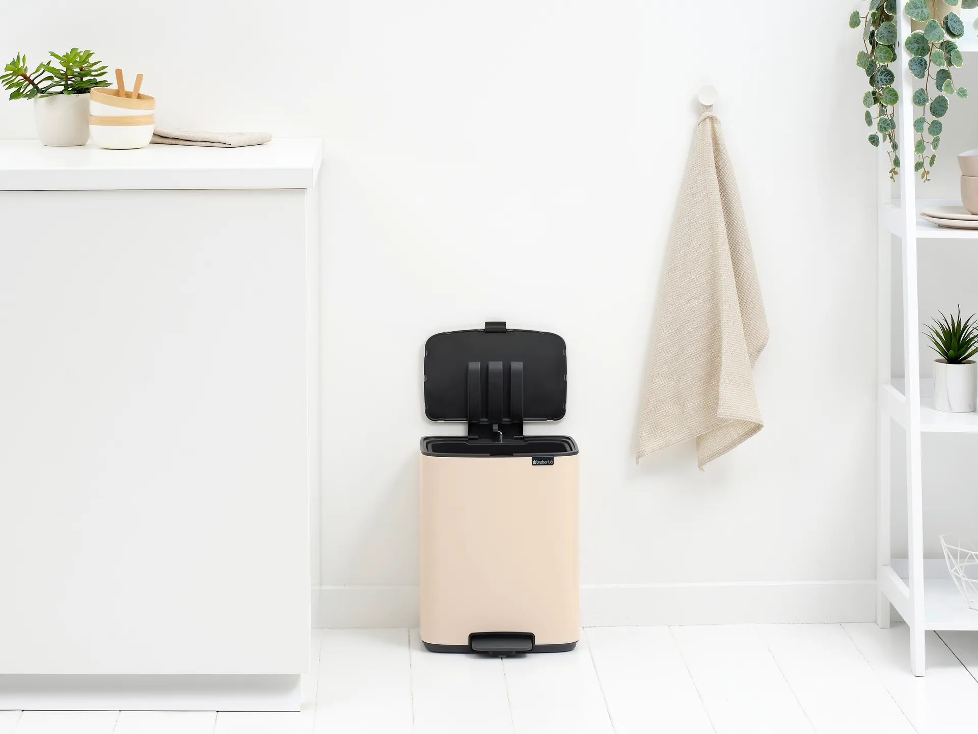 Bo pedalbøtte 12 l, Soft Beige Brabantia