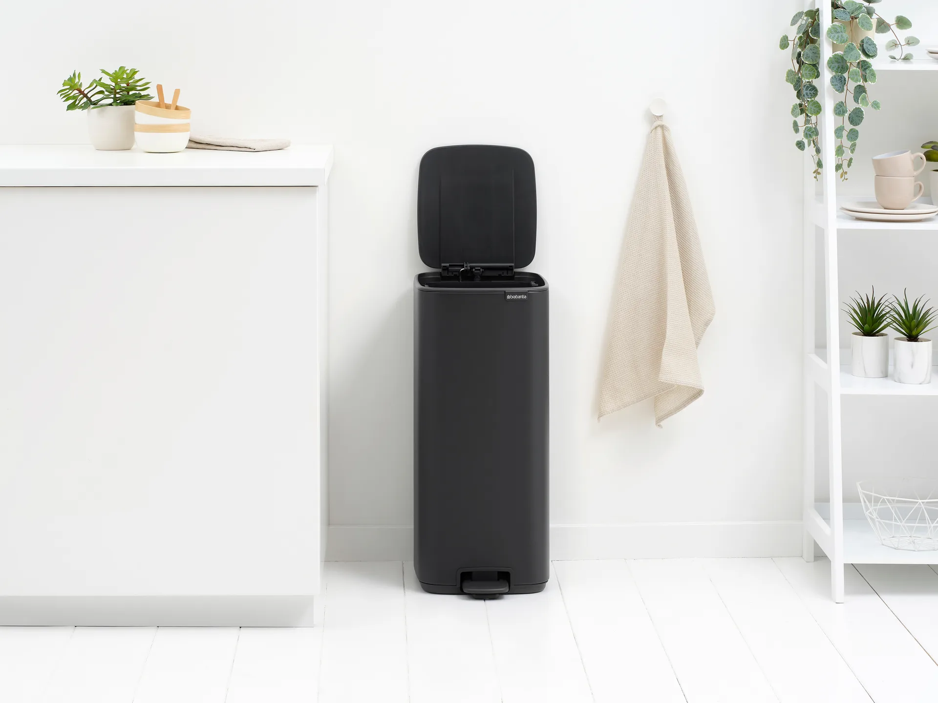 Bo pedalbøtte 30 L, Mineral Infinite Grey Brabantia