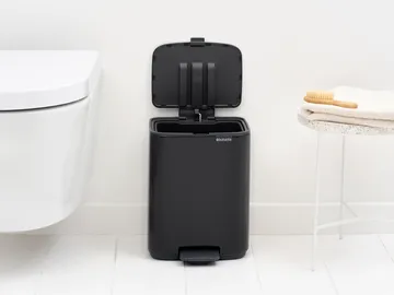 Bo pedalbøtte 7 l - Matt Black - Brabantia