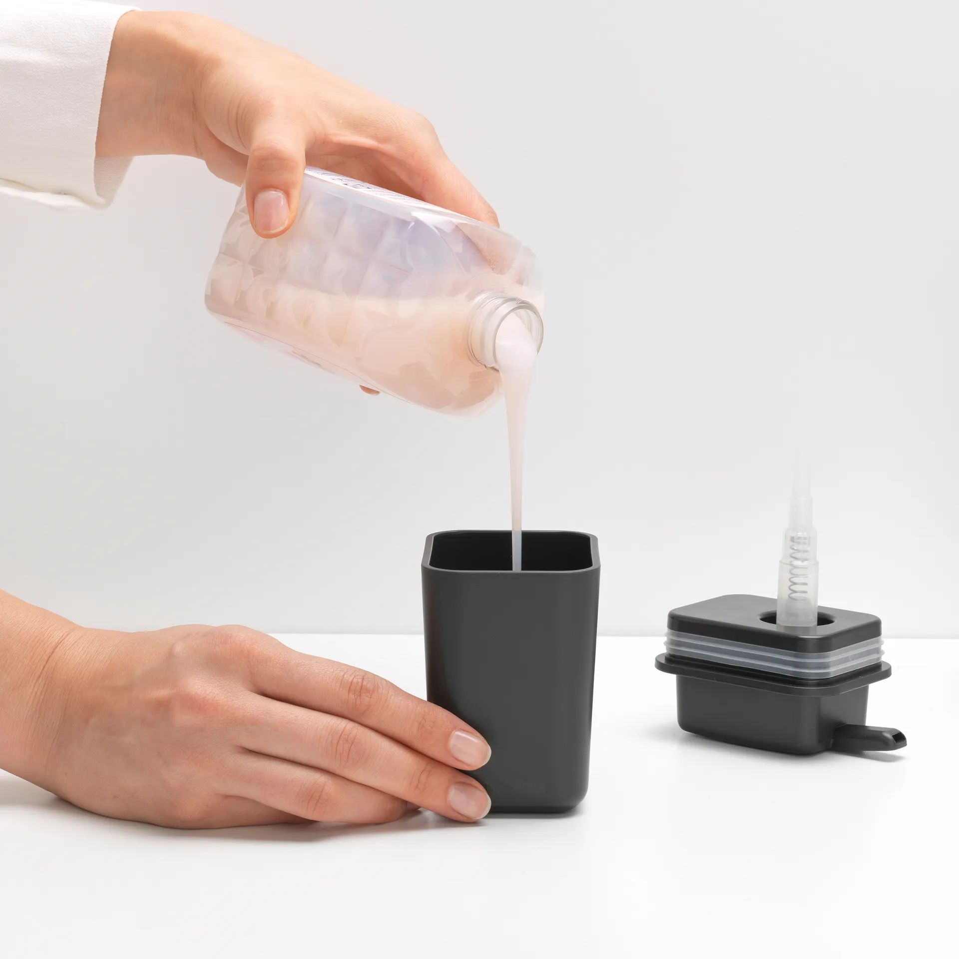 Brabantia oppvaskorganiserer med såpepumpe, Mørkegrå Brabantia