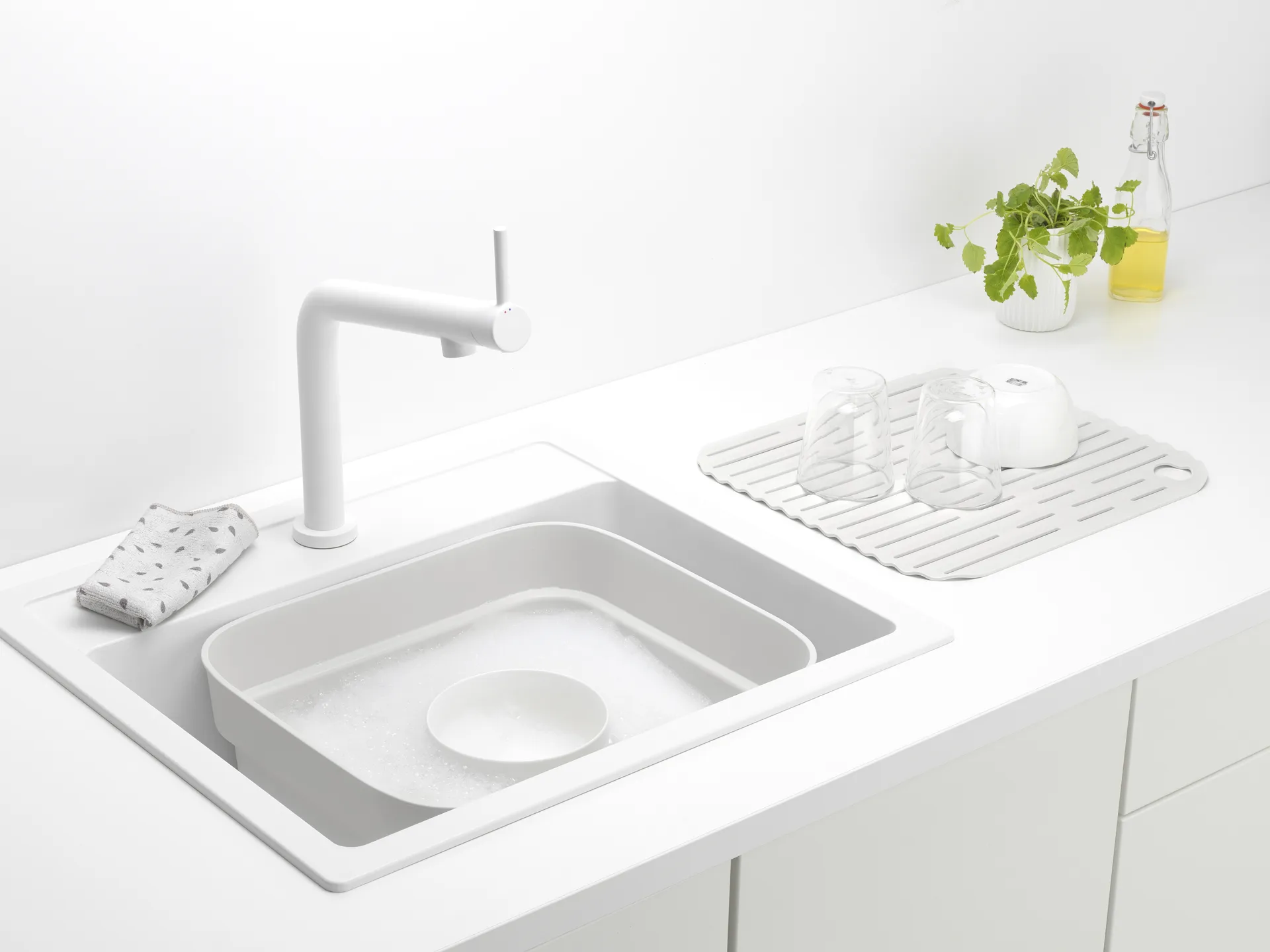 Sinkside oppvaskbalje med tørkebrett 34 x 37 cm, Lysegrå Brabantia
