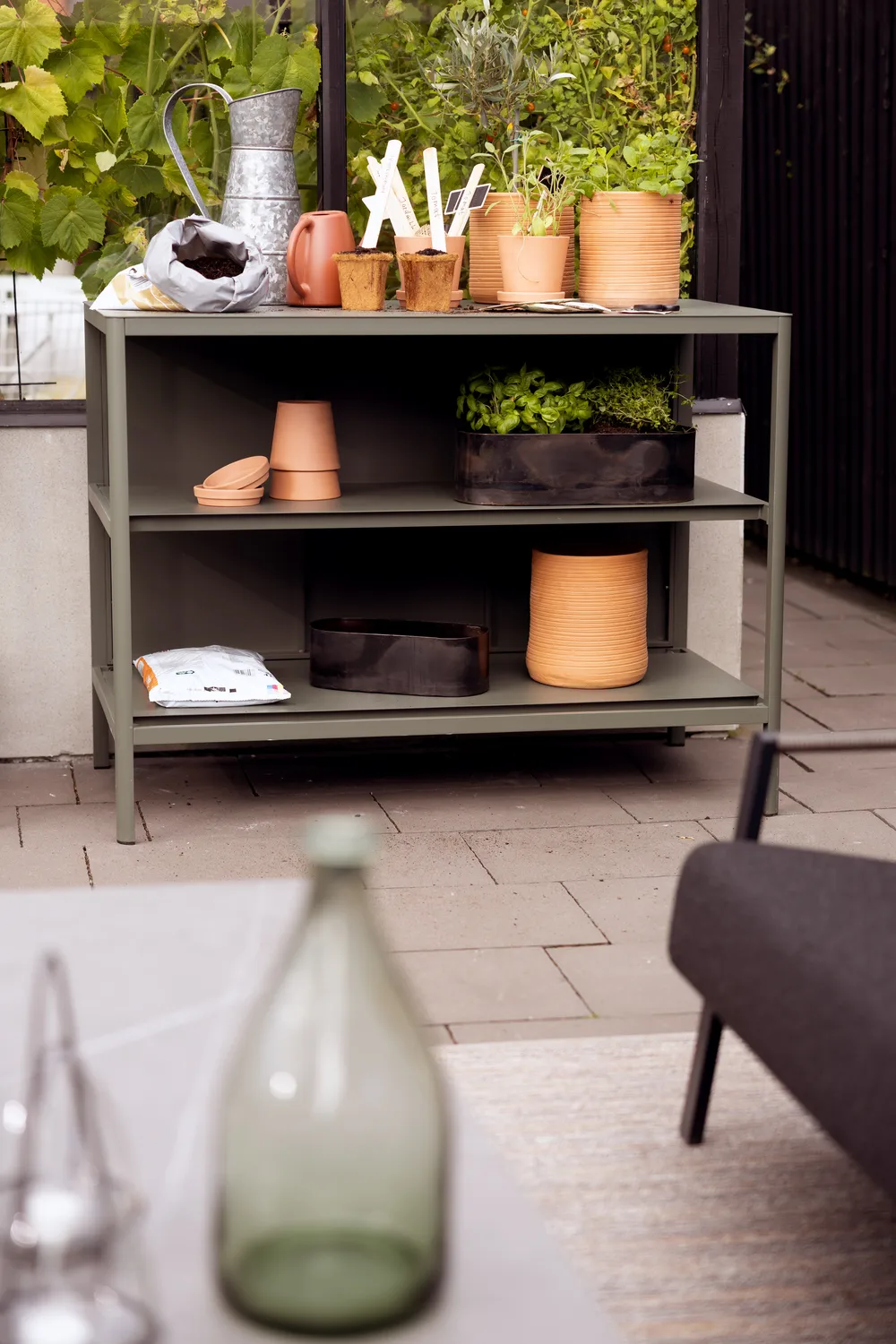 Kelia utekjøkken benk med hyller, Nordic green, 121x91x64 cm Brafab