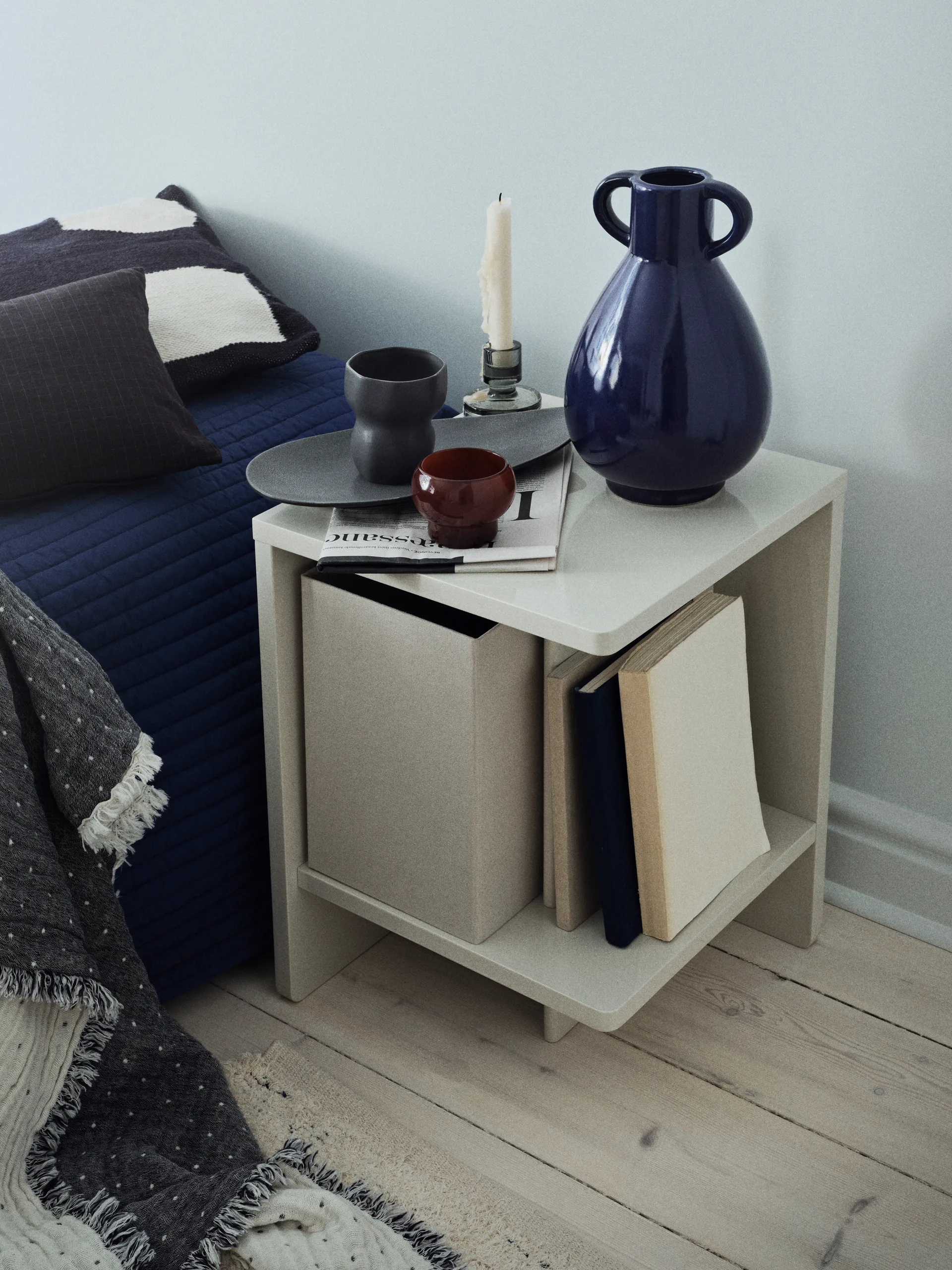Bodil putetrekk 30x50 cm, Black-intense blue Broste Copenhagen