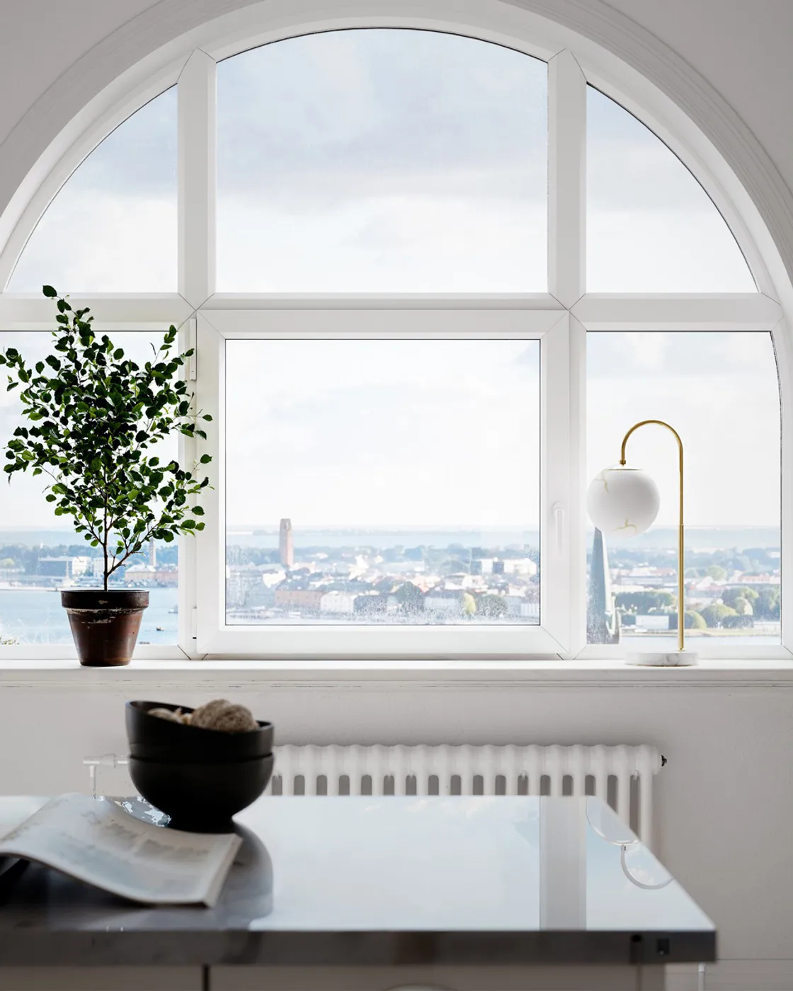 Bellagio bordlampe 60 cm, Messing-hvit By Rydéns