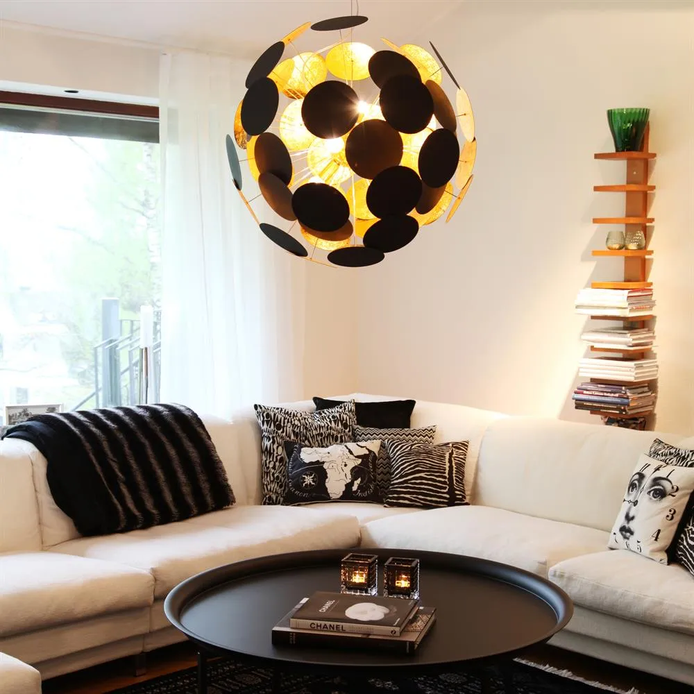 Planet taklampe 66 cm, sort-gull By Rydéns