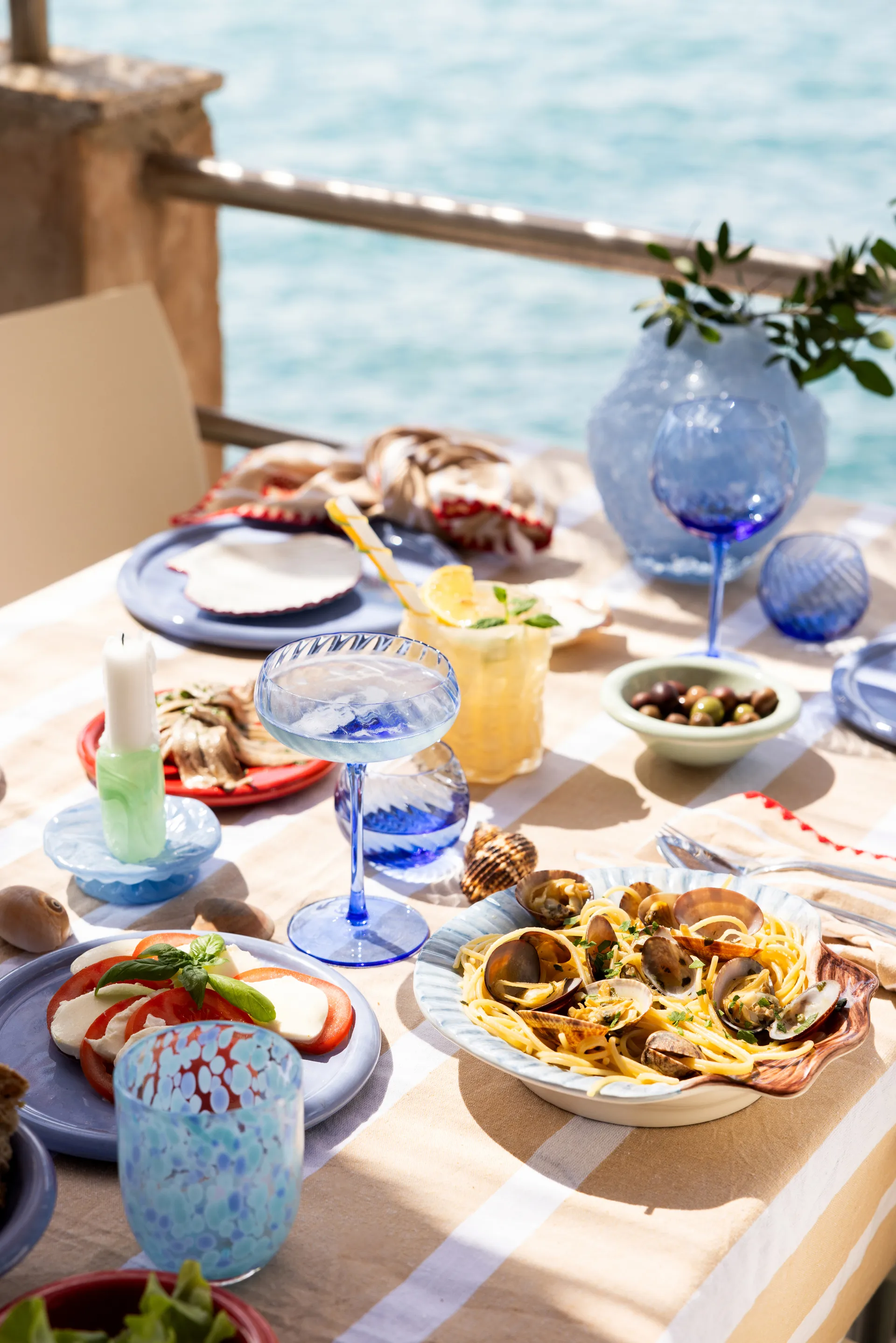 Armona tallerken 23,5x23,5 cm, Lyseblå Byon