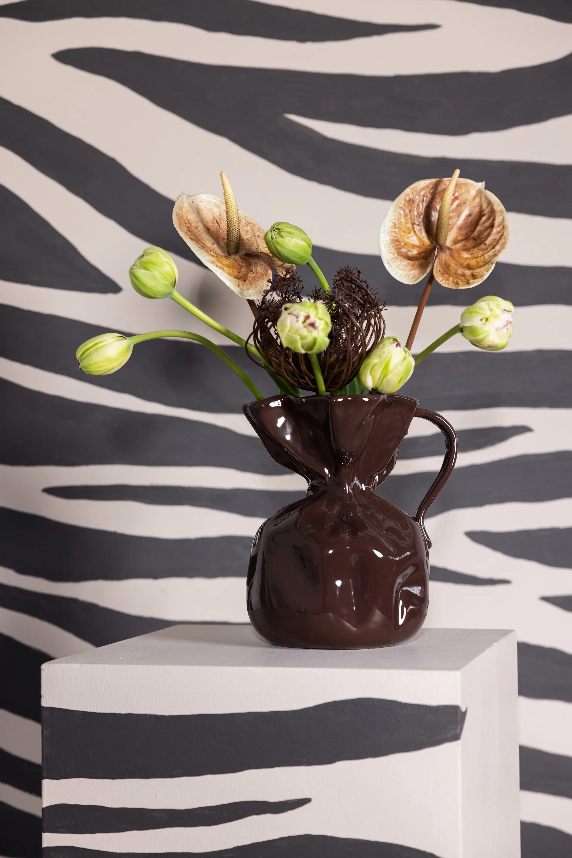 Crumple vase, Brun Byon