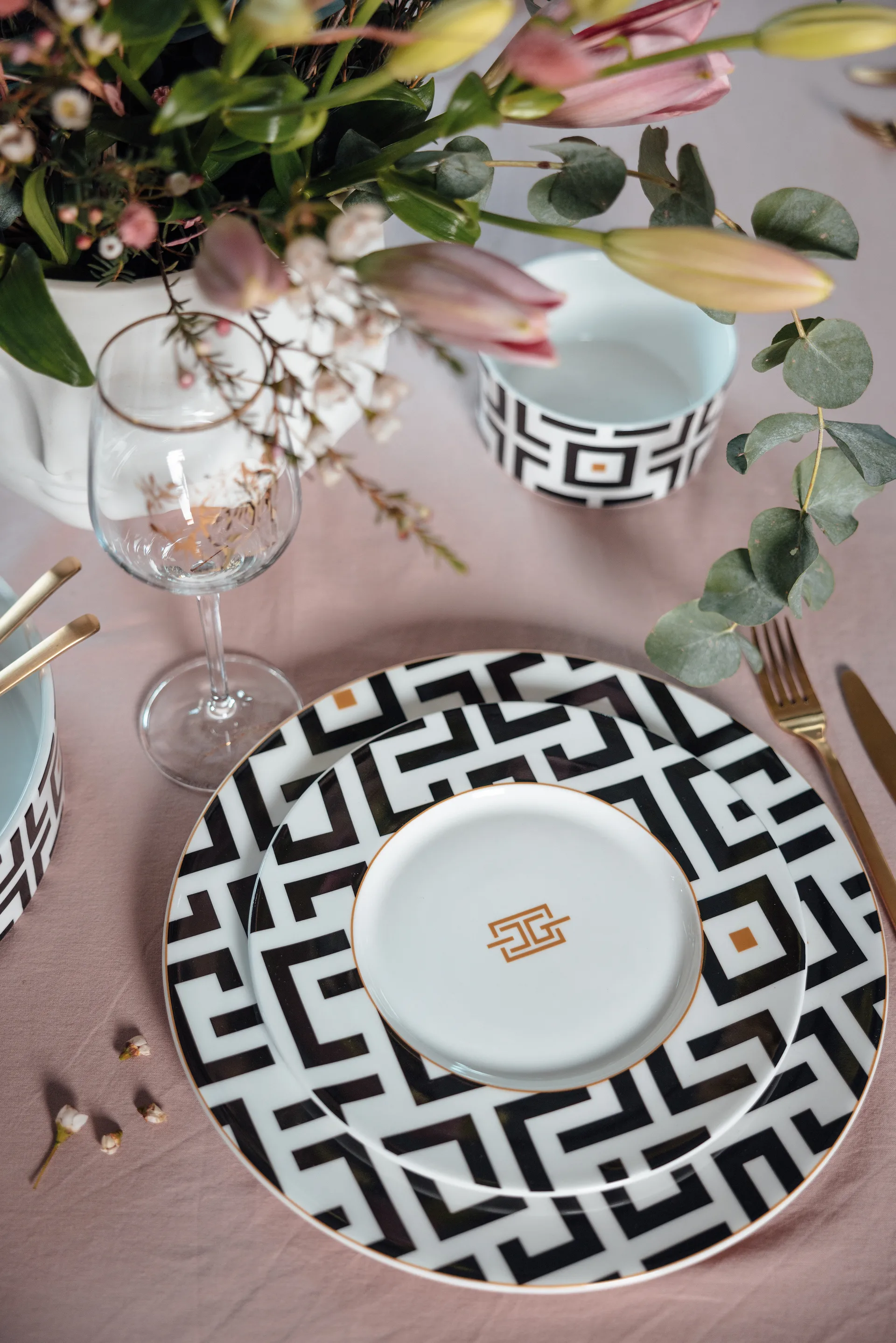 DECO tallerken Ø 29 cm, Hvit-svart Carolina Gynning