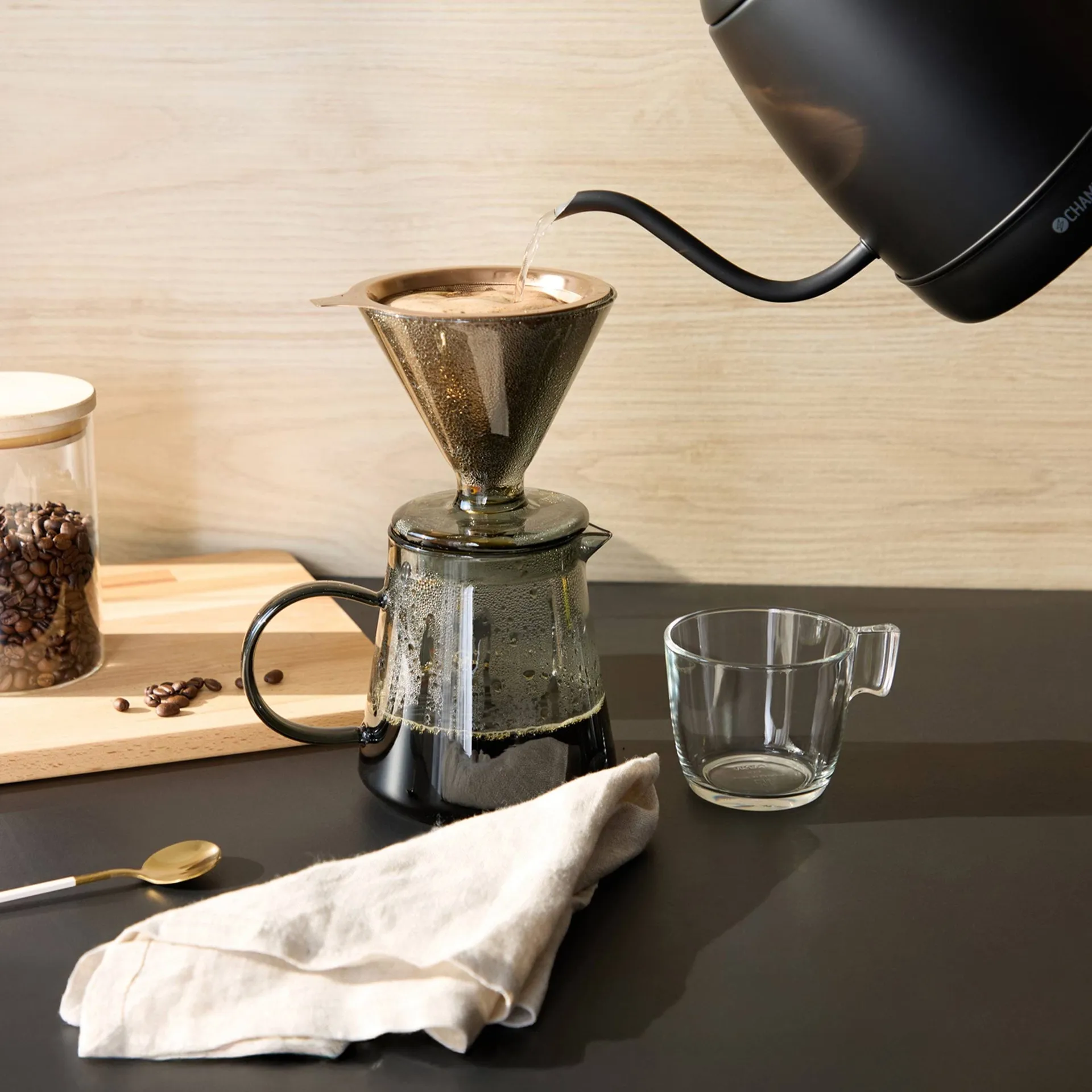Champion Pour Over Elegant vannkoker, Mattsvart, 1 l Champion