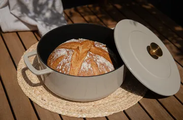 Combekk Enameled støpejernsgryte Ø24 cm - Sand-gold knob - Combekk