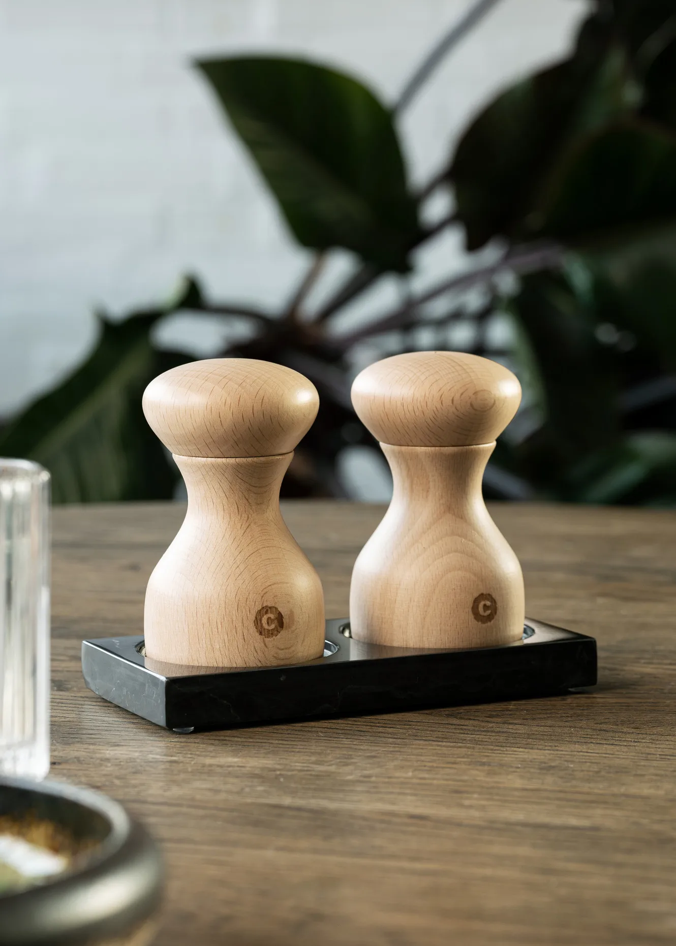 Tabletopper krydderkvernstativ, Black marble Crushgrind