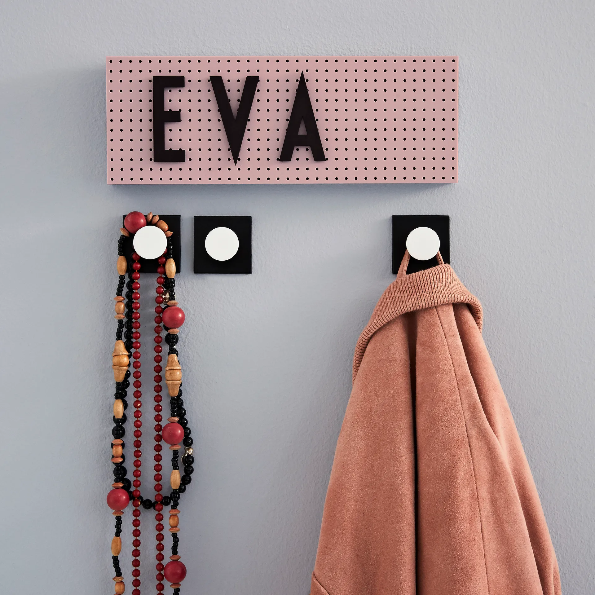 Design Letters Bokstavstavle The Sign, rosa Design Letters