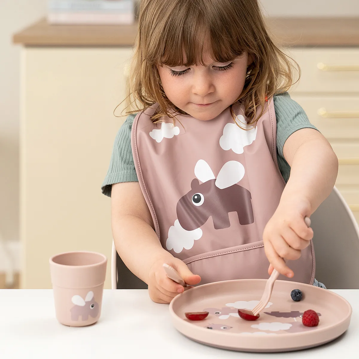 Happy Clouds foodie barnetallerken Ø20 cm, Powder Done by deer