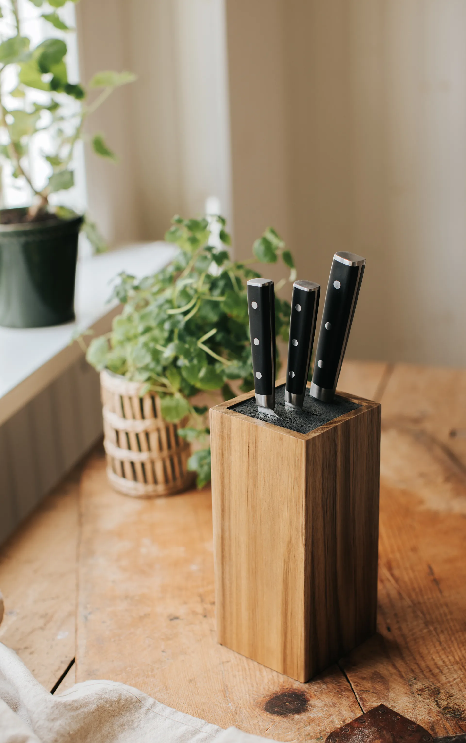 Kini Knivblokk firkantet akasietre, 23,5×10,7×10,7 cm Dorre