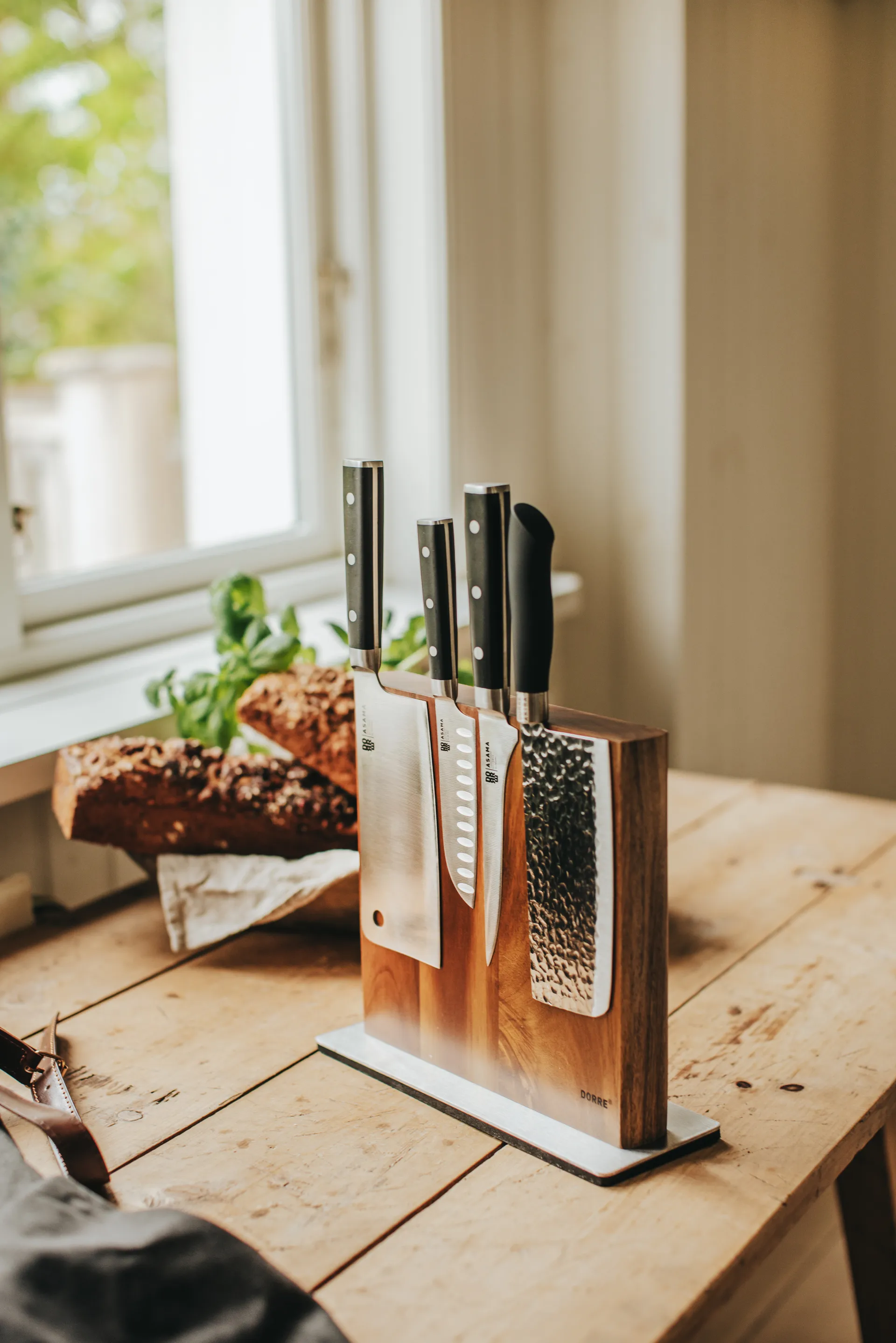 Kira Knivstativ magnetisk, Rustfritt stål-akasietre FSC Dorre