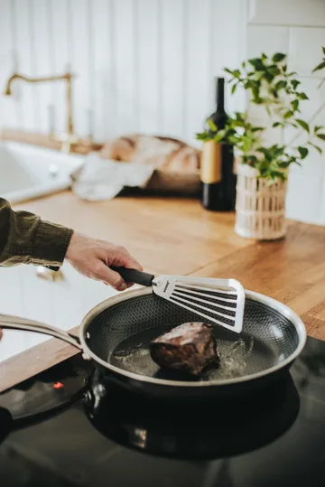 Saira Stekespade 33x8,5x1,8 cm - Rustfritt stål-silikonhåndtak grå - Dorre