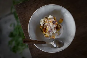 Ernst asjett i steingods - Hvit-natur, Ø17x3 cm - ERNST