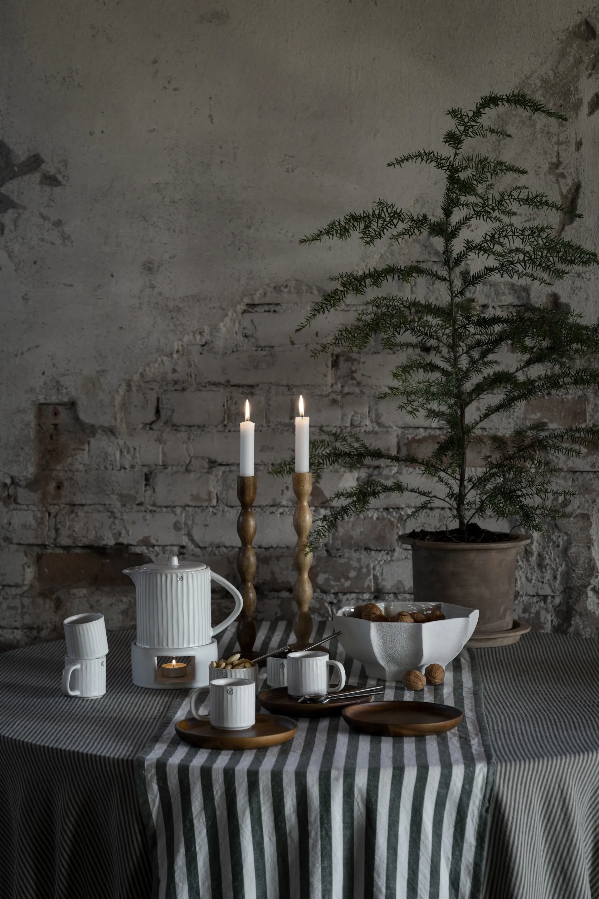 Ernst bordduk smale striper 145x300 cm, Grønn-beige ERNST