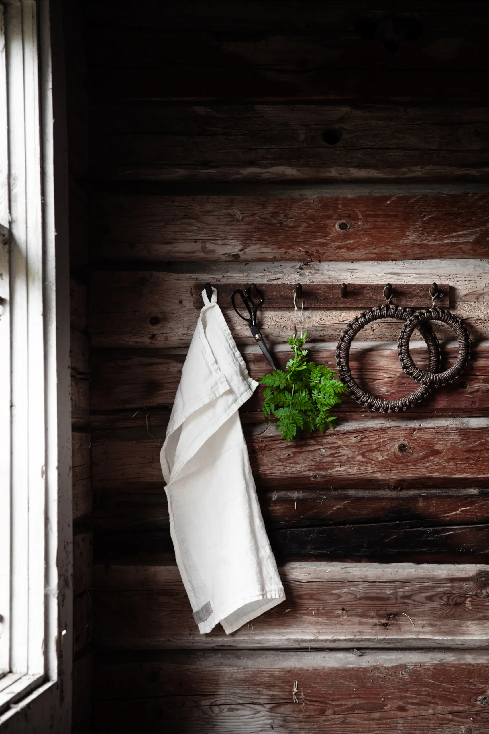 Ernst knaggrekke 6 knagger, Brun ERNST