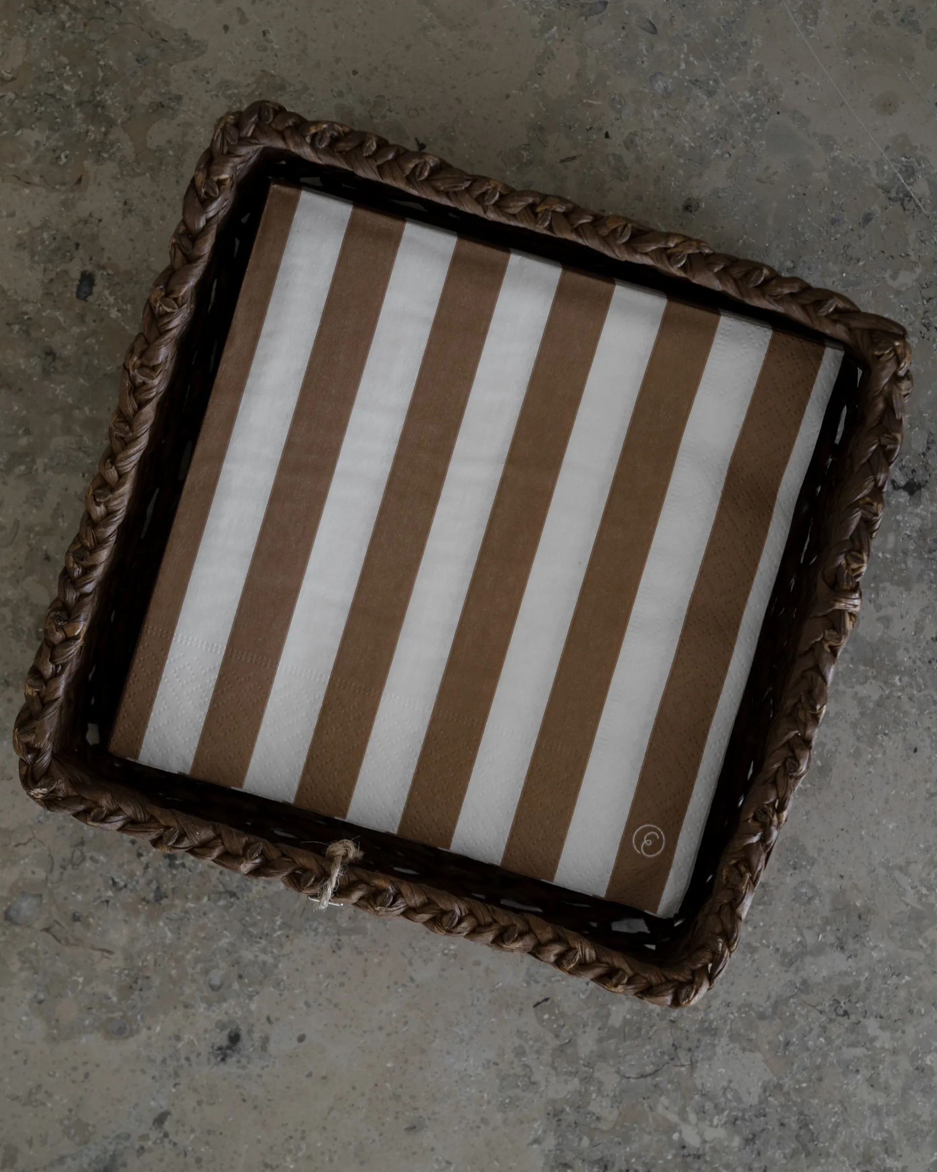 Ernst kurv 2 deler, Mørkebrun ERNST