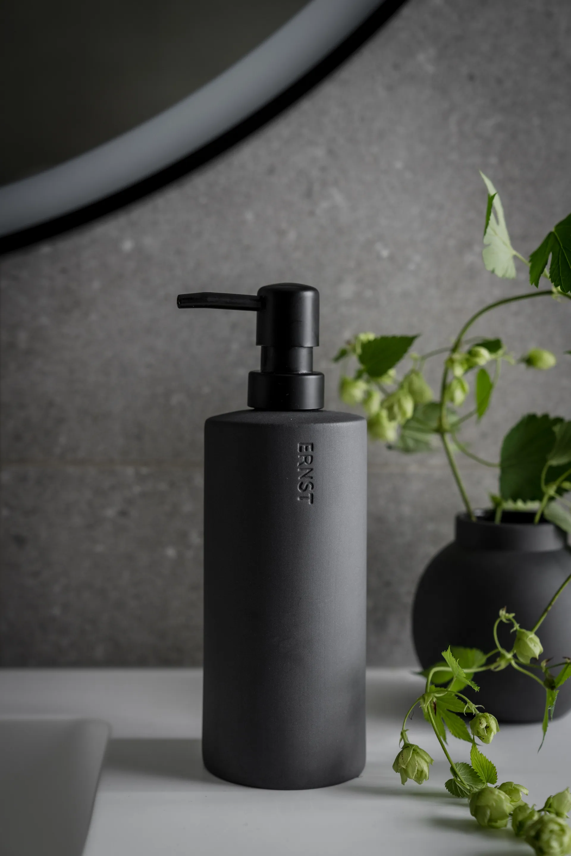 Ernst såpepumpe 50 cl, Mørkegrå ERNST