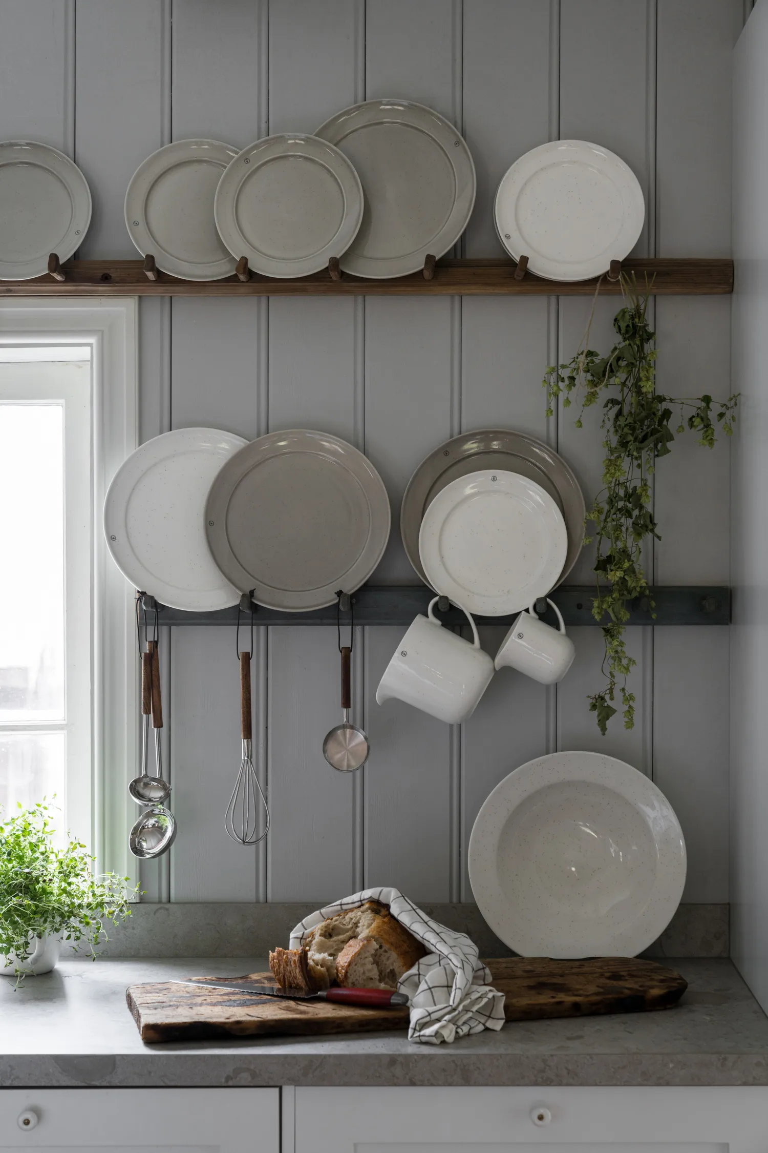 Ernst sausøse med trehåndtak, Mørkebrun ERNST