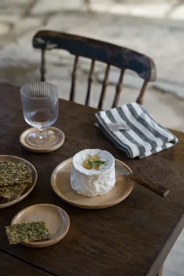 Ernst serveringsbrett i tre - Gummitre, Ø10 cm - ERNST