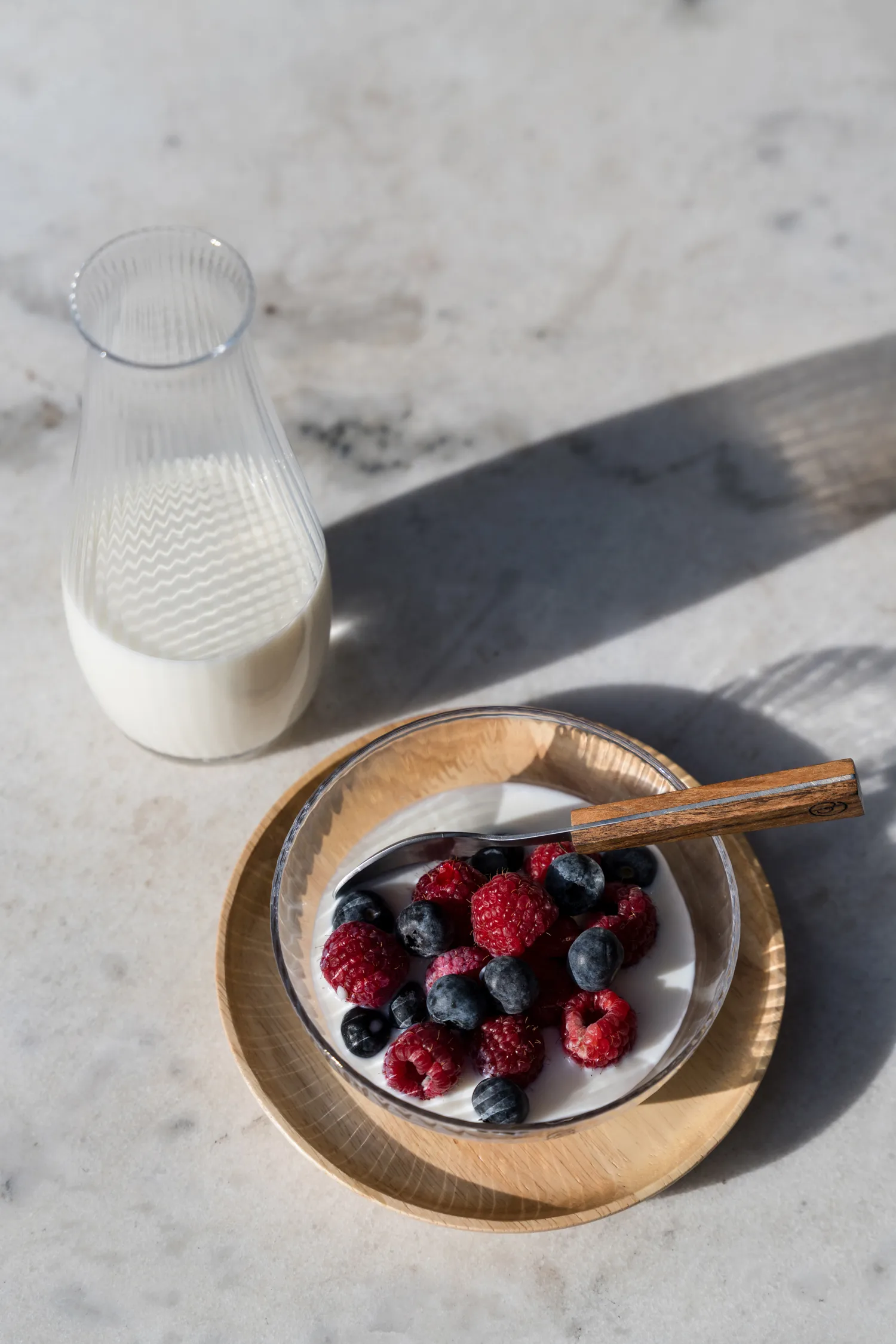 Ernst serveringsbrett i tre, Gummitre, Ø16,5 cm ERNST