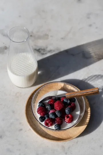 Ernst serveringsbrett i tre - Gummitre, Ø16,5 cm - ERNST