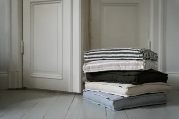 Ernst sittepute 40x40 cm - Blå-hvit - ERNST