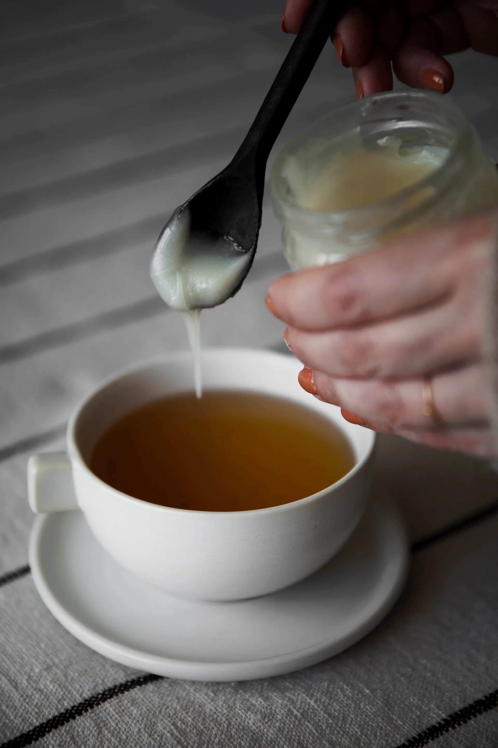 Ernst tekopp med skål 7,5 cm, Hvit sand ERNST