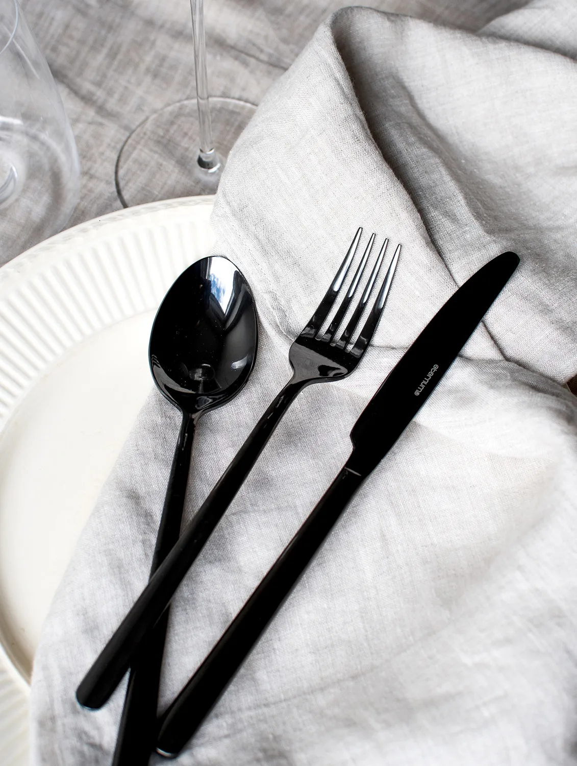 Eternum Nardo bestikksett 16 deler, Svart Eternum