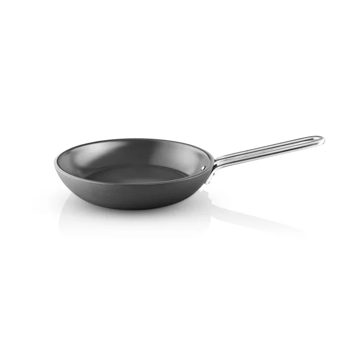 Professional Laser Titanium Slip-Let stekepanne - Black, Ø24 cm - Eva Solo