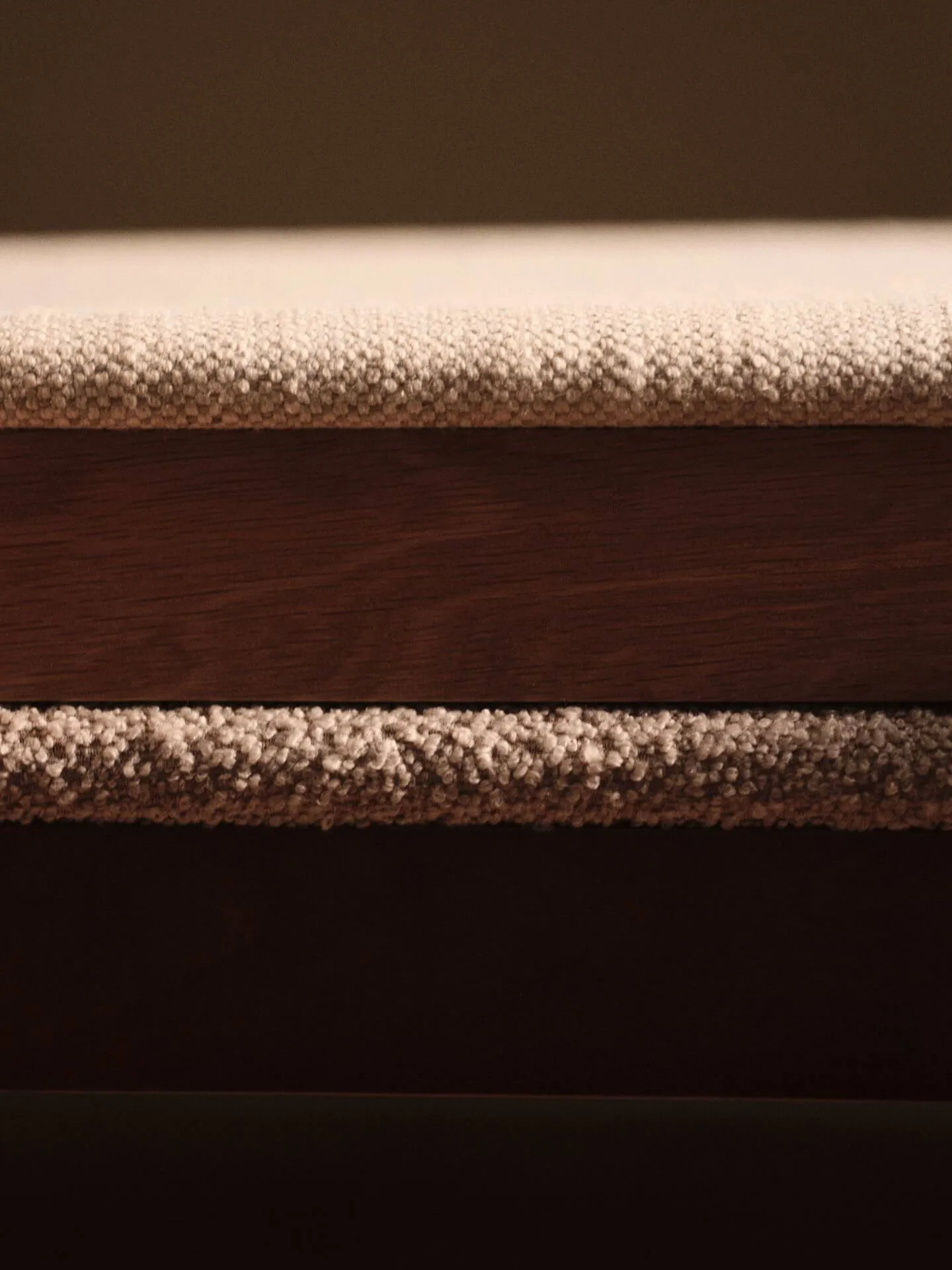 Boda karmstol, Polstret sete soft bouclé, dark stained beech-natural Ferm Living