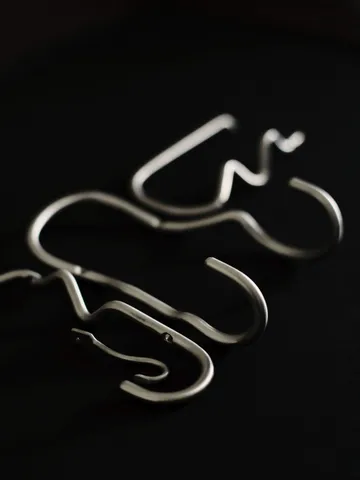 Curvature toalettpapirholder - Stainless steel - Ferm Living