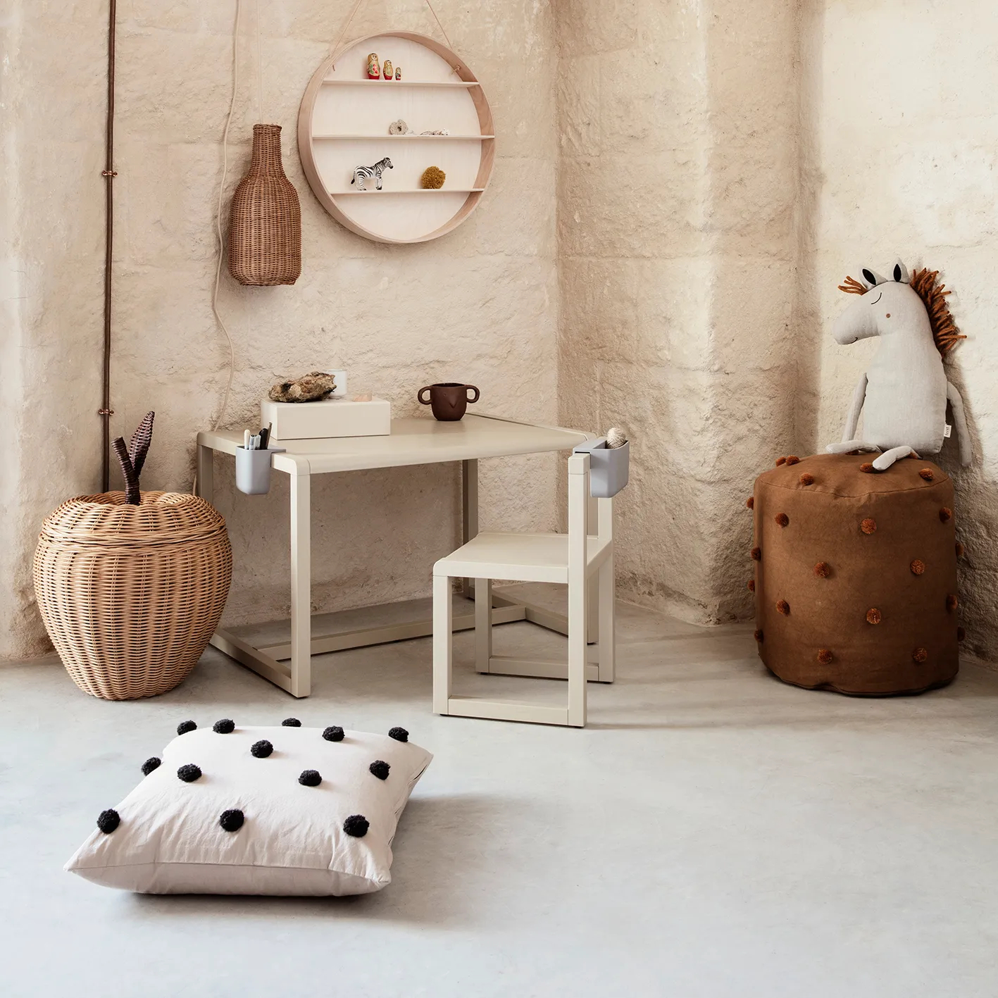 Dot pute 50x50 cm, Sand-black Ferm Living